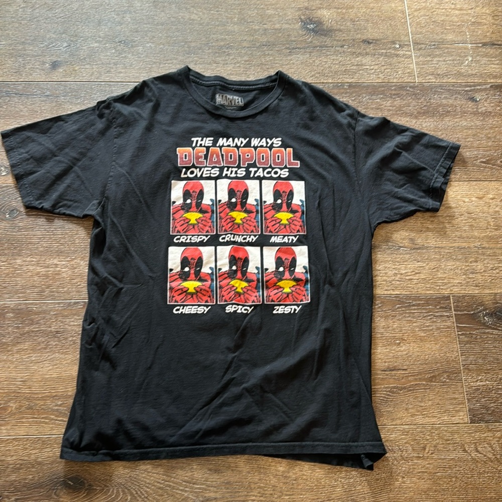 Deadpool black tshirt XL
